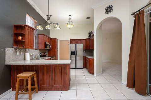 House in Miami, Florida 4 bedrooms, 186.55 sq.m. № 2046721 - photo 5