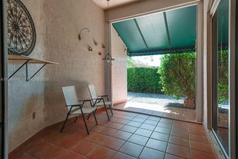 House in Miami, Florida 4 bedrooms, 186.55 sq.m. № 2046721 - photo 27