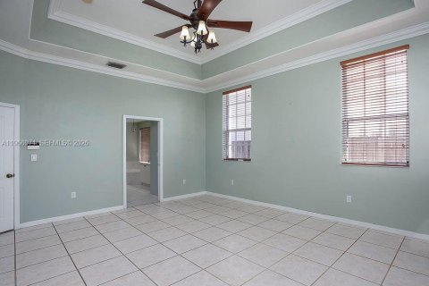 House in Miami, Florida 4 bedrooms, 186.55 sq.m. № 2046721 - photo 15