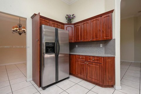 House in Miami, Florida 4 bedrooms, 186.55 sq.m. № 2046721 - photo 9