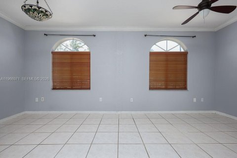 House in Miami, Florida 4 bedrooms, 186.55 sq.m. № 2046721 - photo 25