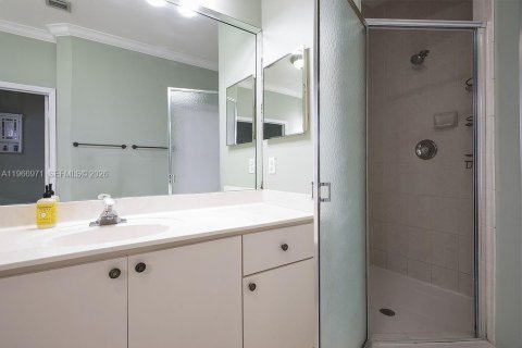 House in Miami, Florida 4 bedrooms, 186.55 sq.m. № 2046721 - photo 20