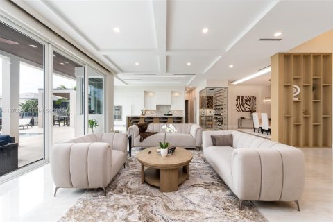 House in Lighthouse Point, Florida 5 bedrooms, 509.75 sq.m. № 2030909 - photo 8
