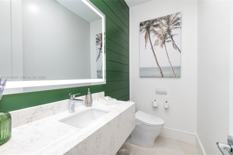 House in Lighthouse Point, Florida 5 bedrooms, 509.75 sq.m. № 2030909 - photo 19