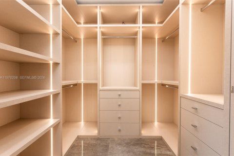 House in Lighthouse Point, Florida 5 bedrooms, 509.75 sq.m. № 2030909 - photo 29