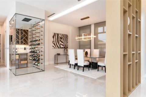 House in Lighthouse Point, Florida 5 bedrooms, 509.75 sq.m. № 2030909 - photo 11