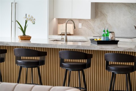 House in Lighthouse Point, Florida 5 bedrooms, 509.75 sq.m. № 2030909 - photo 4