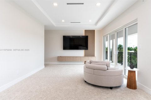 House in Lighthouse Point, Florida 5 bedrooms, 509.75 sq.m. № 2030909 - photo 27