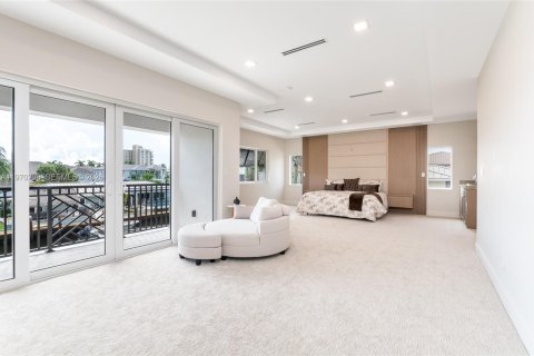 House in Lighthouse Point, Florida 5 bedrooms, 509.75 sq.m. № 2030909 - photo 25