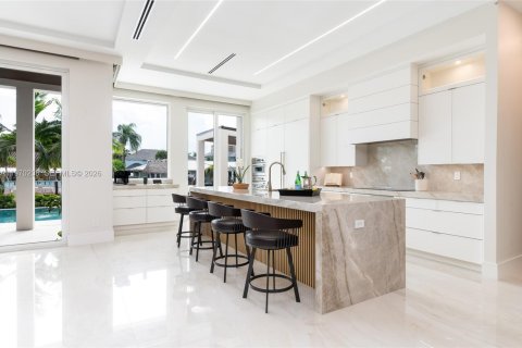 House in Lighthouse Point, Florida 5 bedrooms, 509.75 sq.m. № 2030909 - photo 10