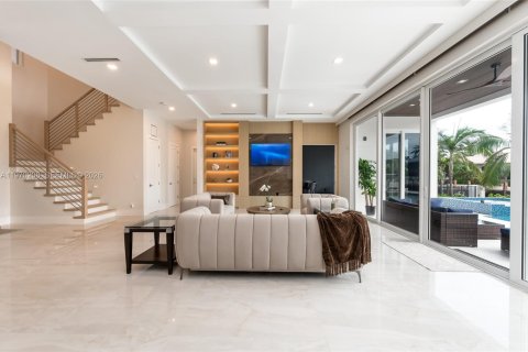 House in Lighthouse Point, Florida 5 bedrooms, 509.75 sq.m. № 2030909 - photo 5