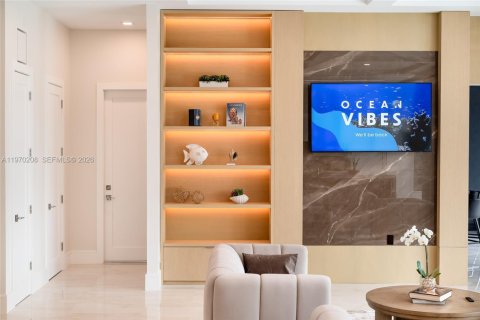 House in Lighthouse Point, Florida 5 bedrooms, 509.75 sq.m. № 2030909 - photo 14