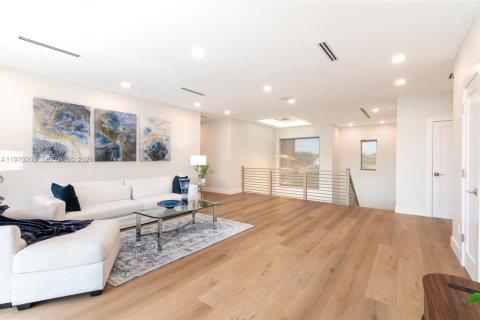 House in Lighthouse Point, Florida 5 bedrooms, 509.75 sq.m. № 2030909 - photo 23