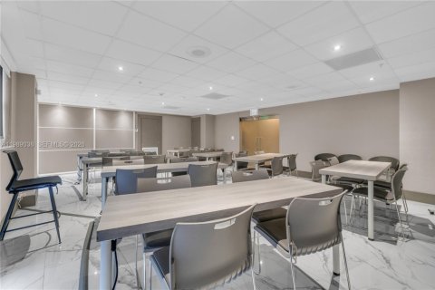 Copropriété à vendre à Miami, Floride: 1 chambre, 59.46 m2 № 2052335 - photo 18