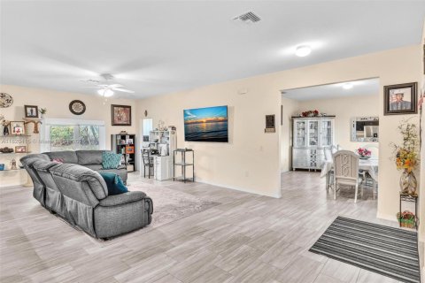 House in LaBelle, Florida 3 bedrooms № 1779173 - photo 7