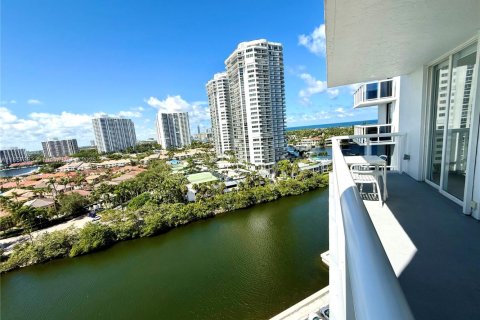 Condo in Aventura, Florida, 2 bedrooms № 1882200 - photo 2