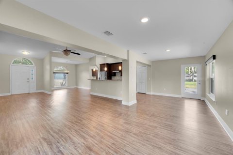 Villa ou maison à vendre à St. Lucie, Floride: 3 chambres, 159.79 m2 № 2270278 - photo 19
