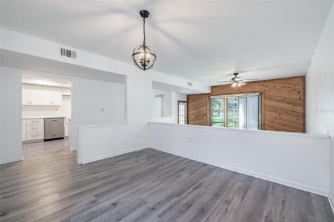 Townhouse in Palm Harbor, Florida 3 bedrooms, 156.54 sq.m. № 1807005 - photo 5