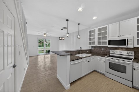 Снять в аренду таунхаус в Дейви, Флорида 3 спальни, 170.66м2, № 2004800 - фото 3