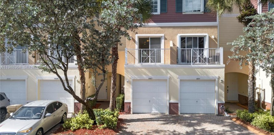 Таунхаус в Дейви, Флорида 3 спальни, 170.66м2 № 2004800