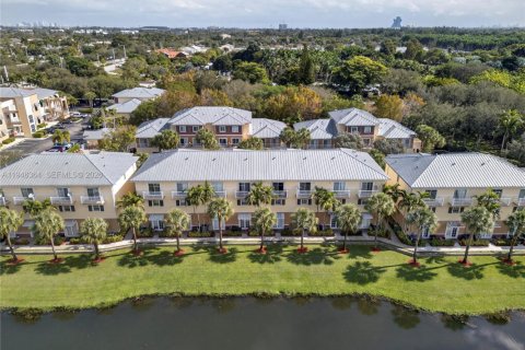 Снять в аренду таунхаус в Дейви, Флорида 3 спальни, 170.66м2, № 2004800 - фото 2