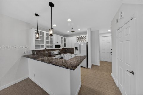 Снять в аренду таунхаус в Дейви, Флорида 3 спальни, 170.66м2, № 2004800 - фото 8