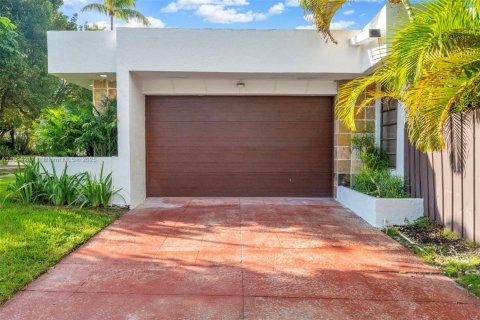 Villa ou maison à louer à Miami Beach, Floride: 3 chambres, 230.4 m2 № 1945969 - photo 1
