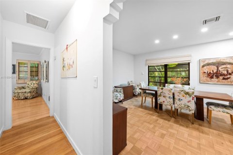 Villa ou maison à louer à Miami Beach, Floride: 3 chambres, 230.4 m2 № 1945969 - photo 16