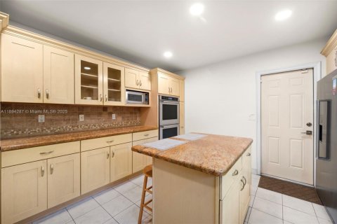 Villa ou maison à louer à Miami Beach, Floride: 3 chambres, 230.4 m2 № 1945969 - photo 29