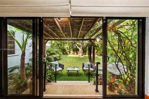 Villa ou maison à louer à Miami Beach, Floride: 3 chambres, 230.4 m2 № 1945969 - photo 9