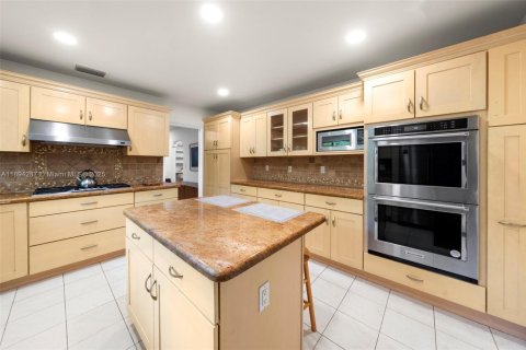 Villa ou maison à louer à Miami Beach, Floride: 3 chambres, 230.4 m2 № 1945969 - photo 28