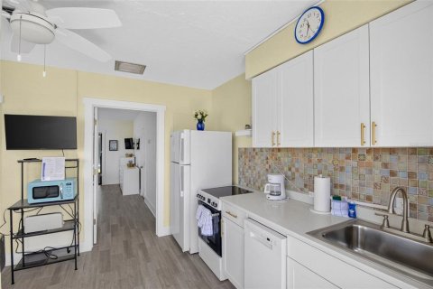Condo in Venice, Florida, 1 bedroom  № 2131990 - photo 5