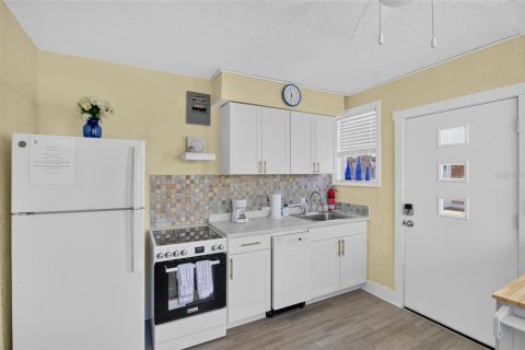 Condo in Venice, Florida, 1 bedroom  № 2131990 - photo 6