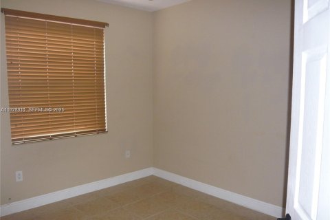 Снять в аренду виллу или дом в Майами, Флорида 4 спальни, 180.04м2, № 1990858 - фото 12