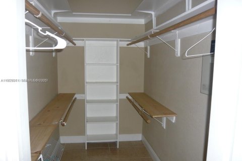 Снять в аренду виллу или дом в Майами, Флорида 4 спальни, 180.04м2, № 1990858 - фото 18