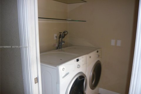 Снять в аренду виллу или дом в Майами, Флорида 4 спальни, 180.04м2, № 1990858 - фото 9