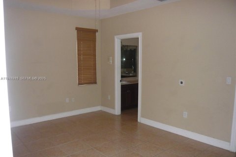 Снять в аренду виллу или дом в Майами, Флорида 4 спальни, 180.04м2, № 1990858 - фото 13