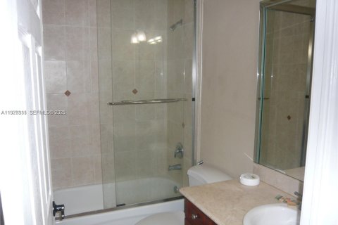 Снять в аренду виллу или дом в Майами, Флорида 4 спальни, 180.04м2, № 1990858 - фото 10