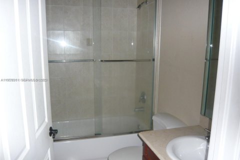 Снять в аренду виллу или дом в Майами, Флорида 4 спальни, 180.04м2, № 1990858 - фото 8