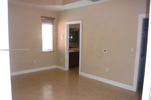 Снять в аренду виллу или дом в Майами, Флорида 4 спальни, 180.04м2, № 1990858 - фото 16