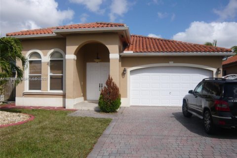 Снять в аренду виллу или дом в Майами, Флорида 4 спальни, 180.04м2, № 1990858 - фото 2