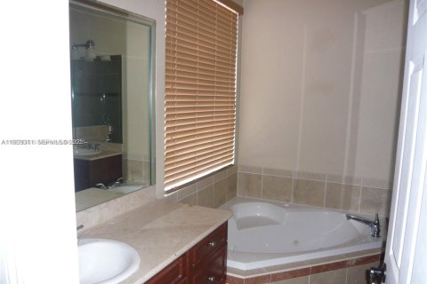 Снять в аренду виллу или дом в Майами, Флорида 4 спальни, 180.04м2, № 1990858 - фото 14