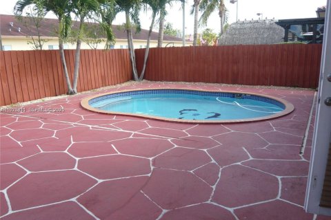 Снять в аренду виллу или дом в Майами, Флорида 4 спальни, 180.04м2, № 1990858 - фото 21