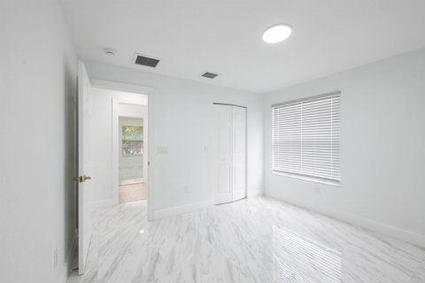 House in Miramar, Florida 5 bedrooms, 257.43 sq.m. № 2181900 - photo 10
