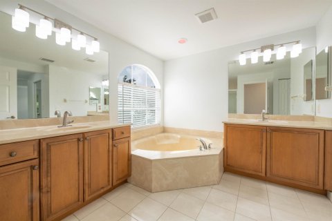 House in Miramar, Florida 5 bedrooms, 257.43 sq.m. № 2181900 - photo 16