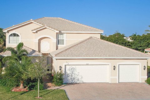 House in Miramar, Florida 5 bedrooms, 257.43 sq.m. № 2181900