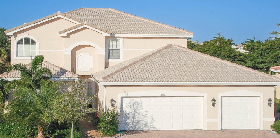 House in Miramar, Florida 5 bedrooms, 257.43 sq.m. № 2181900