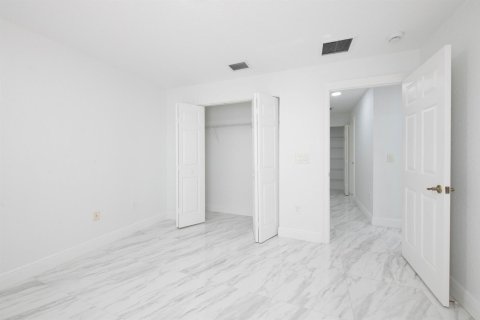 House in Miramar, Florida 5 bedrooms, 257.43 sq.m. № 2181900 - photo 12