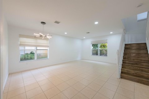 House in Miramar, Florida 5 bedrooms, 257.43 sq.m. № 2181900 - photo 5