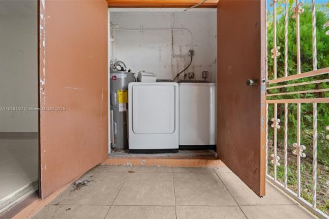 Townhouse in Hialeah, Florida 2 bedrooms, 69.68 sq.m. № 1832295 - photo 12